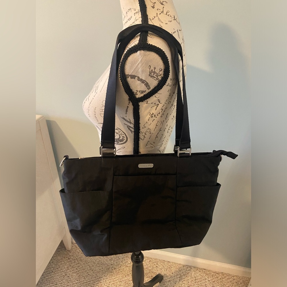 Baggallini black travel tote bag